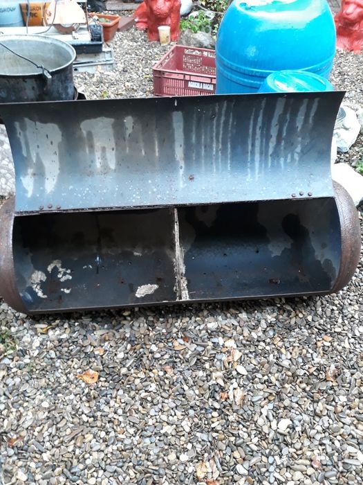 Troc pentru animale cu două compartimente lung.1,4×50 preț.320 lei.