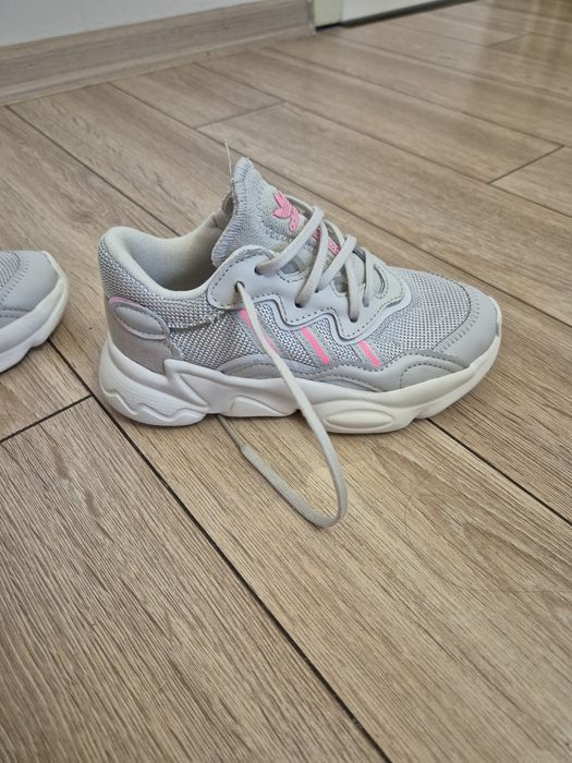 Маратонки за момиче adidas