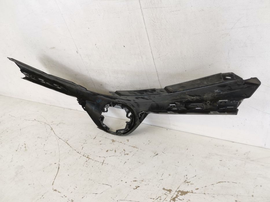 Радиаторна решетка Тойота РАВ4 / Toyota RAV4 Оригинална повредена