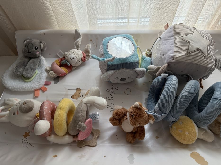 Бебешки играчки 0-18 месеца