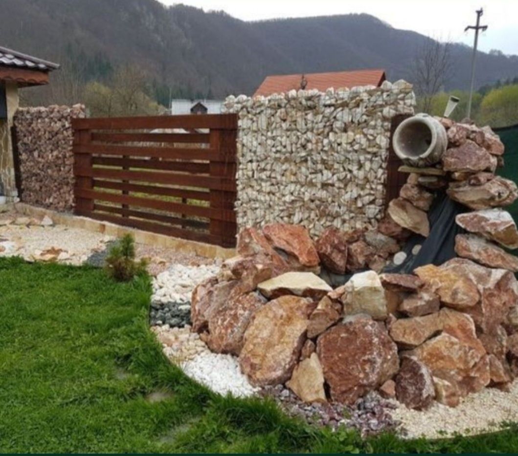 Piatra de codru decorativa rotunjita și colturoasa  de gradina alba