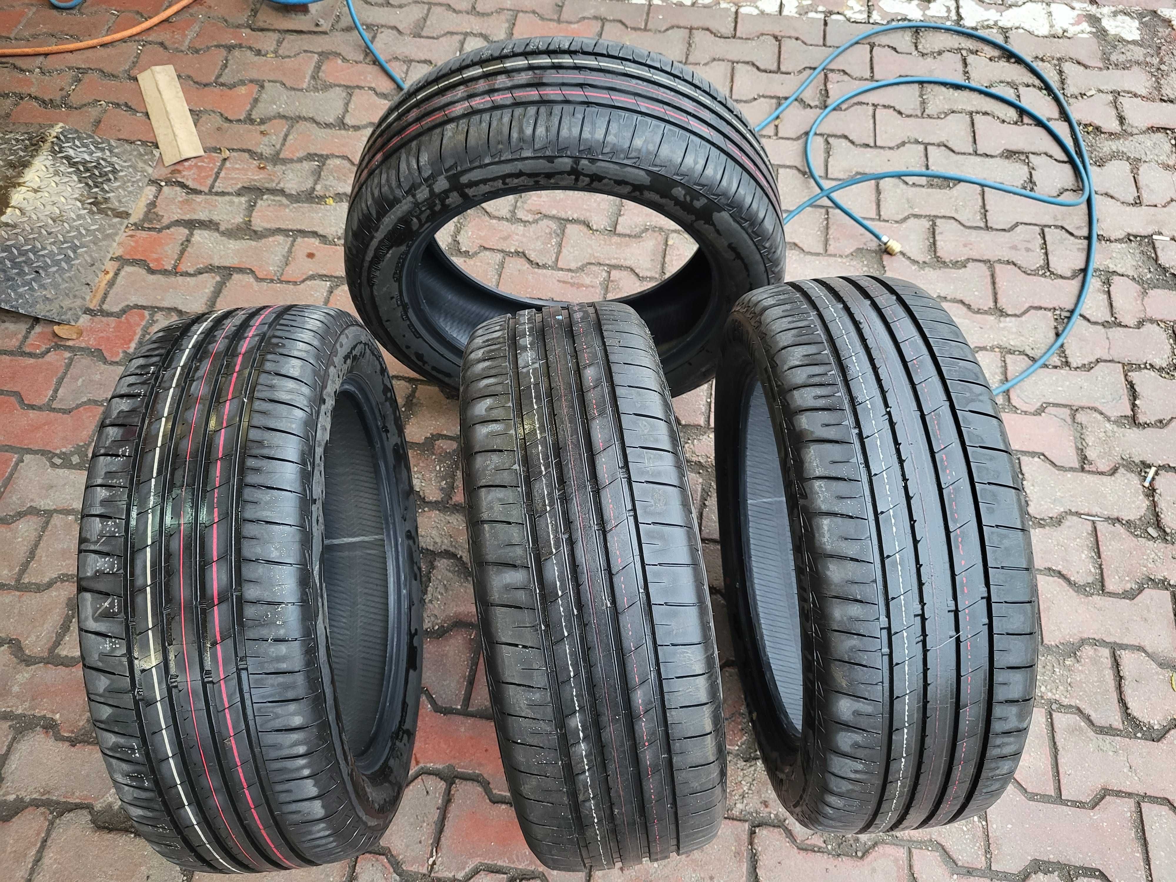 Vând set anvelope vara Bridgestone 215/ 55/ R18