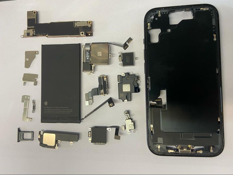 iPhone 15  за части / I cloud/-корпус, дисплей, батерия, камери, ленто