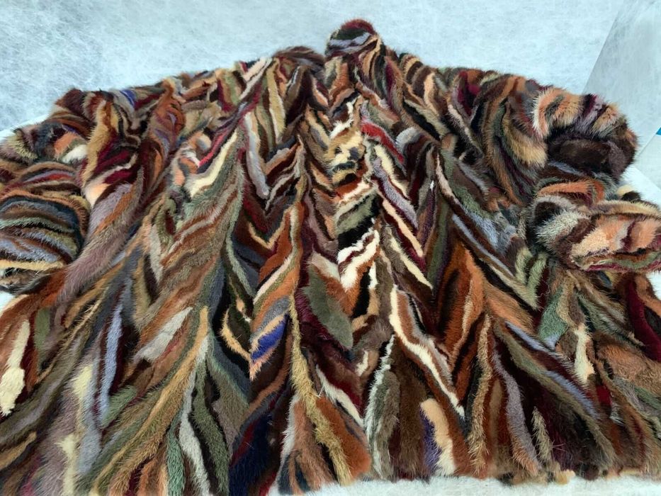 LUXURIANT! Sublima haina din vizon imperial ,vopsit.