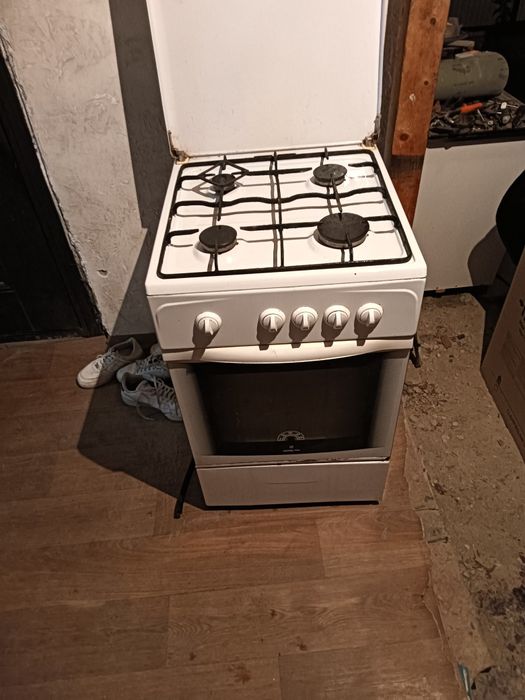 Продам газ плиту