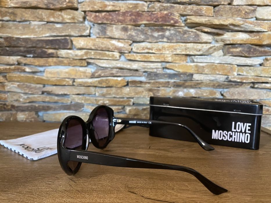 Love moschino оригинални слънчеви очила с метална кутия