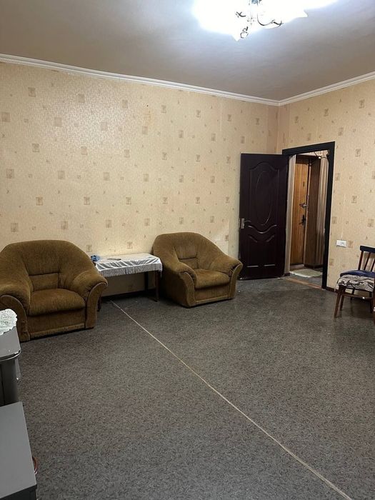 Kvartira sotiladi Lesinova 2.Kadishva bozor yonida. 43m2