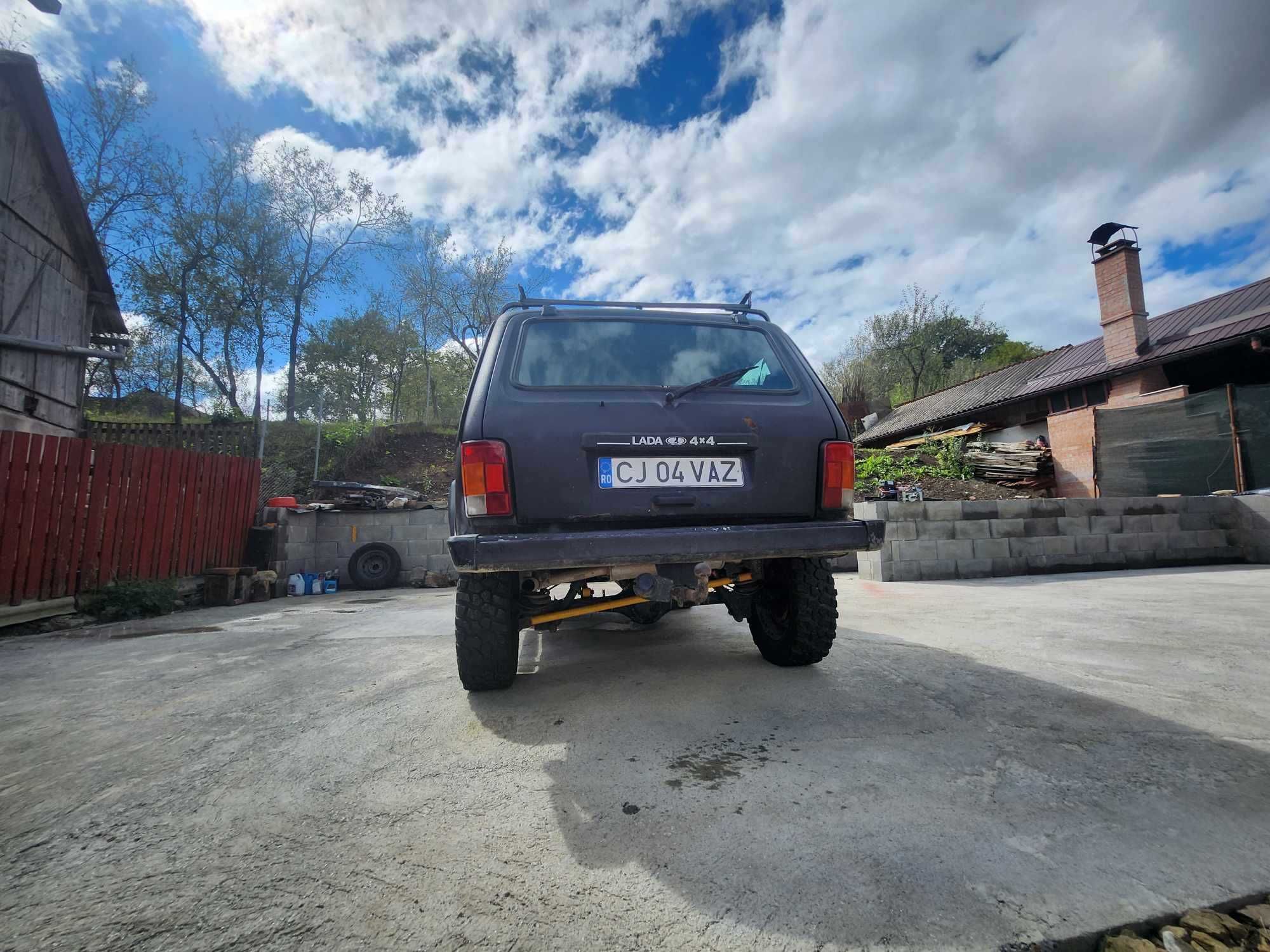Vând sau schimb Lada Niva