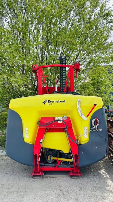 Опрыскиватель Kverneland iXTER B10