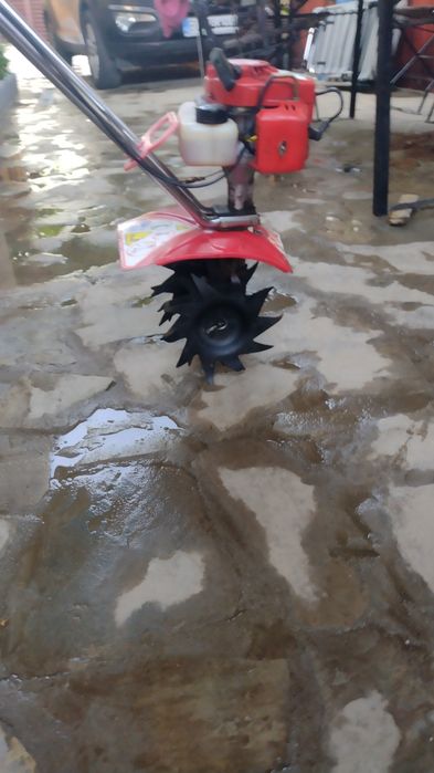 Scarificator gazon Mantis cu motor in 2 timpi Honda.