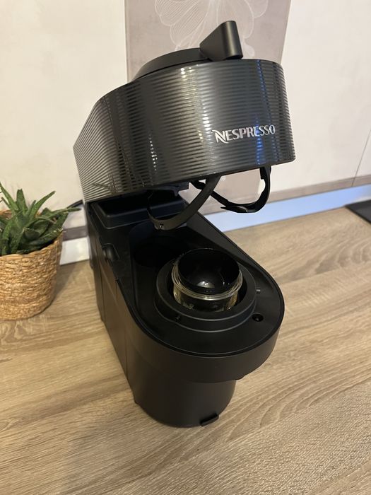 Aparat de cafea Nespresso Vertuo – aproape nou