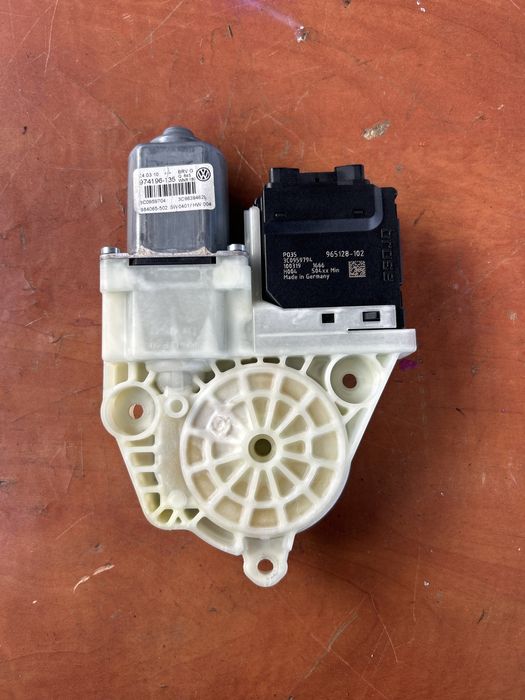 Modul calculator motoras usa dreapta apate vw passat b6 an 2010