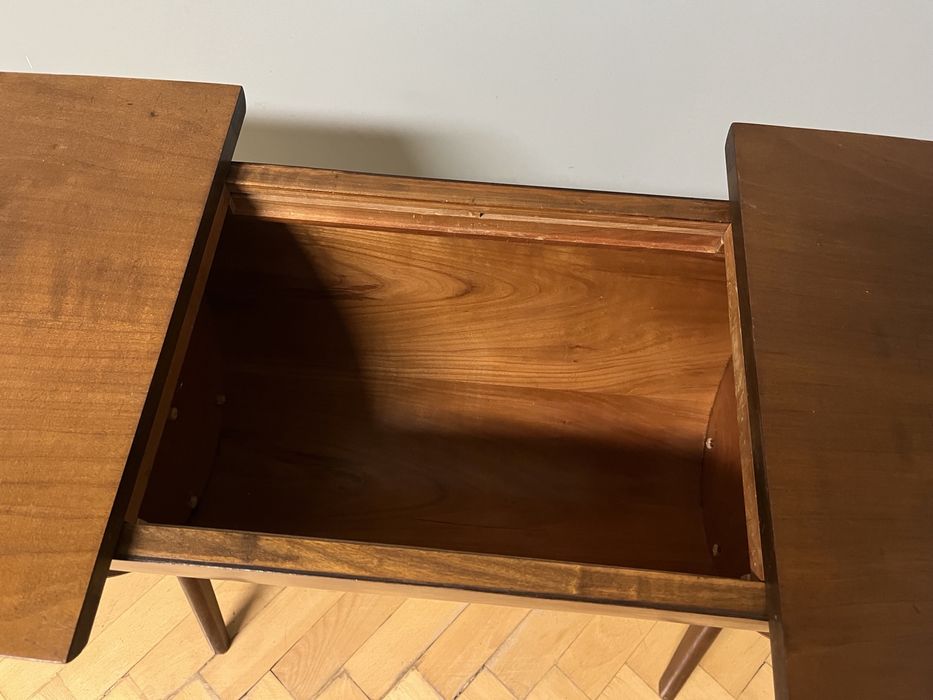 Помощна маса / 50-те