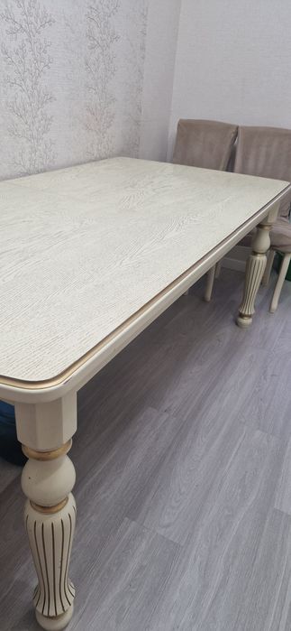 Стол обеденный.                .