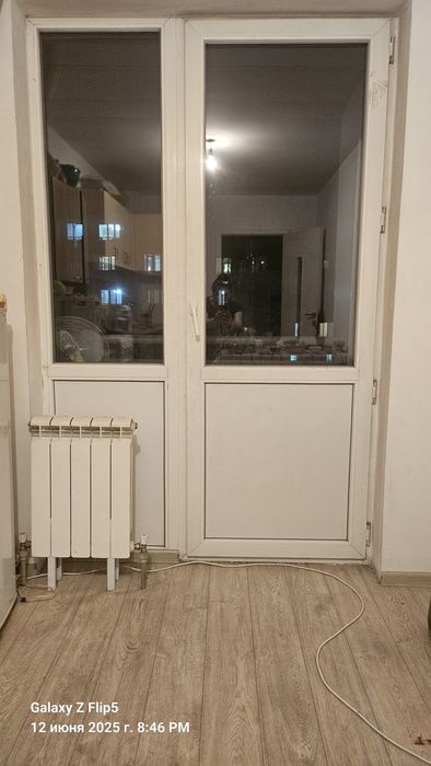 Витражное окно с дверцей