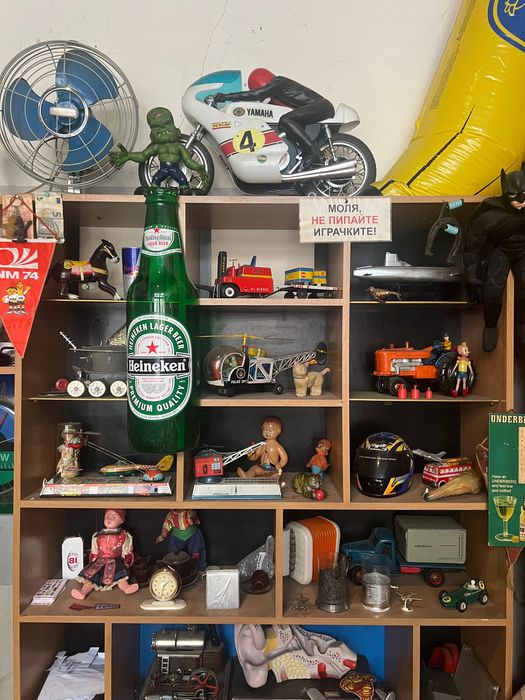 Разпродажба на антични играчки