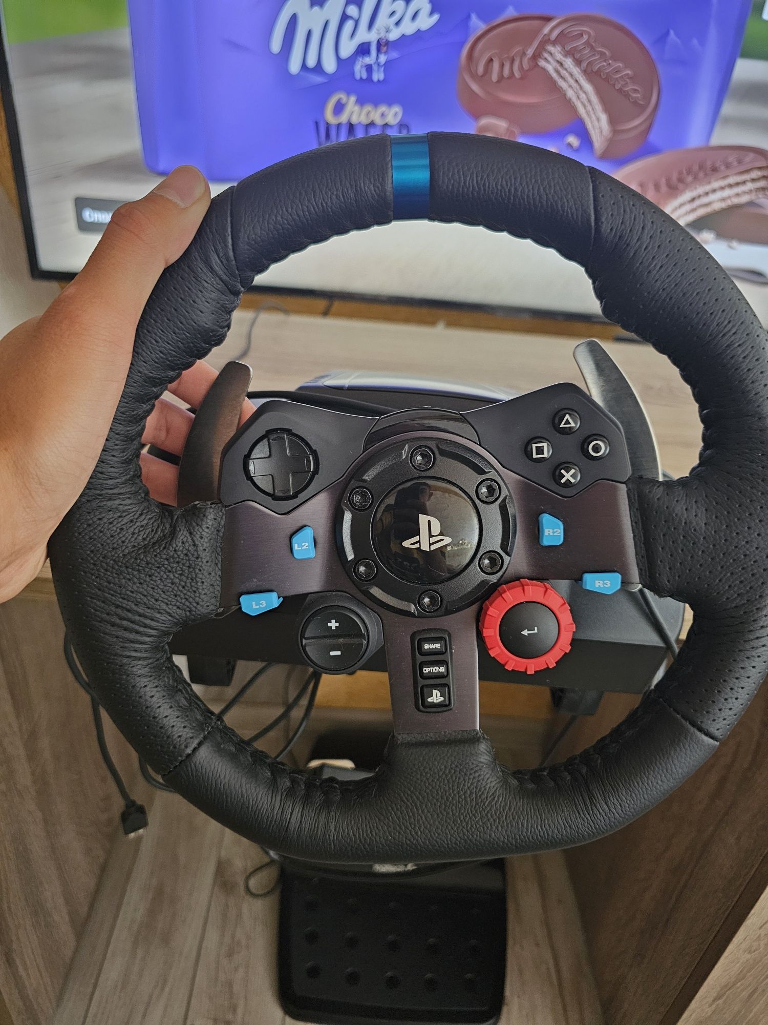 Logitech G29 с педали – почти нов, използван само 5,6 пъти!