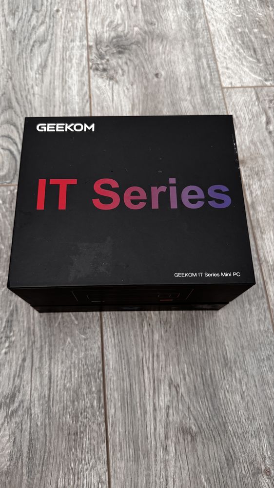 Mini PC marca GEEKOM, I7