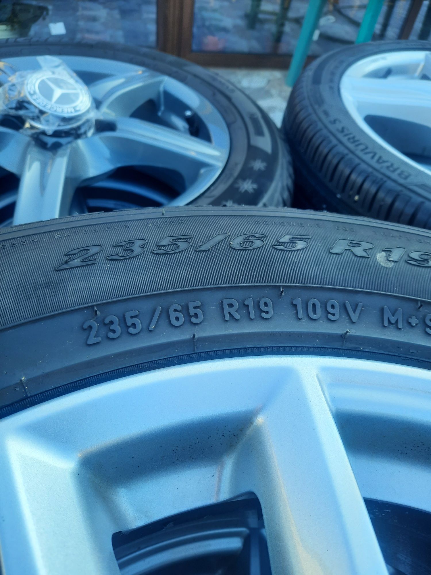 4 Броя 235/65/19 Pirelli 7,6мм