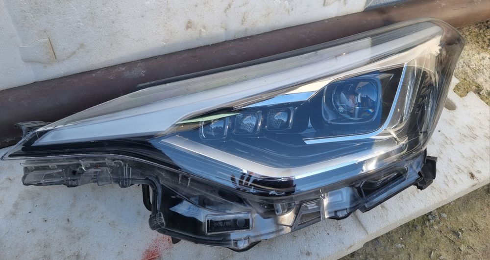 Vând far stânga Toyota C HR Full LED