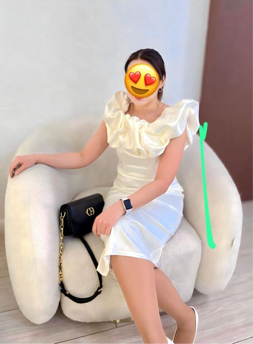 Продам платье белого цвета