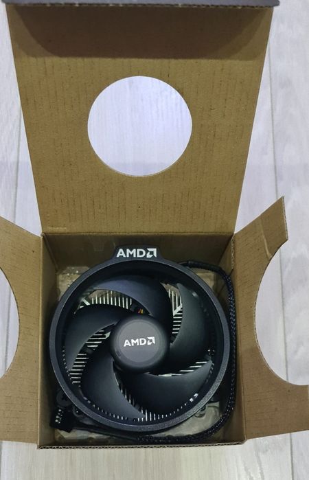 Vând cooler Procesor AMD