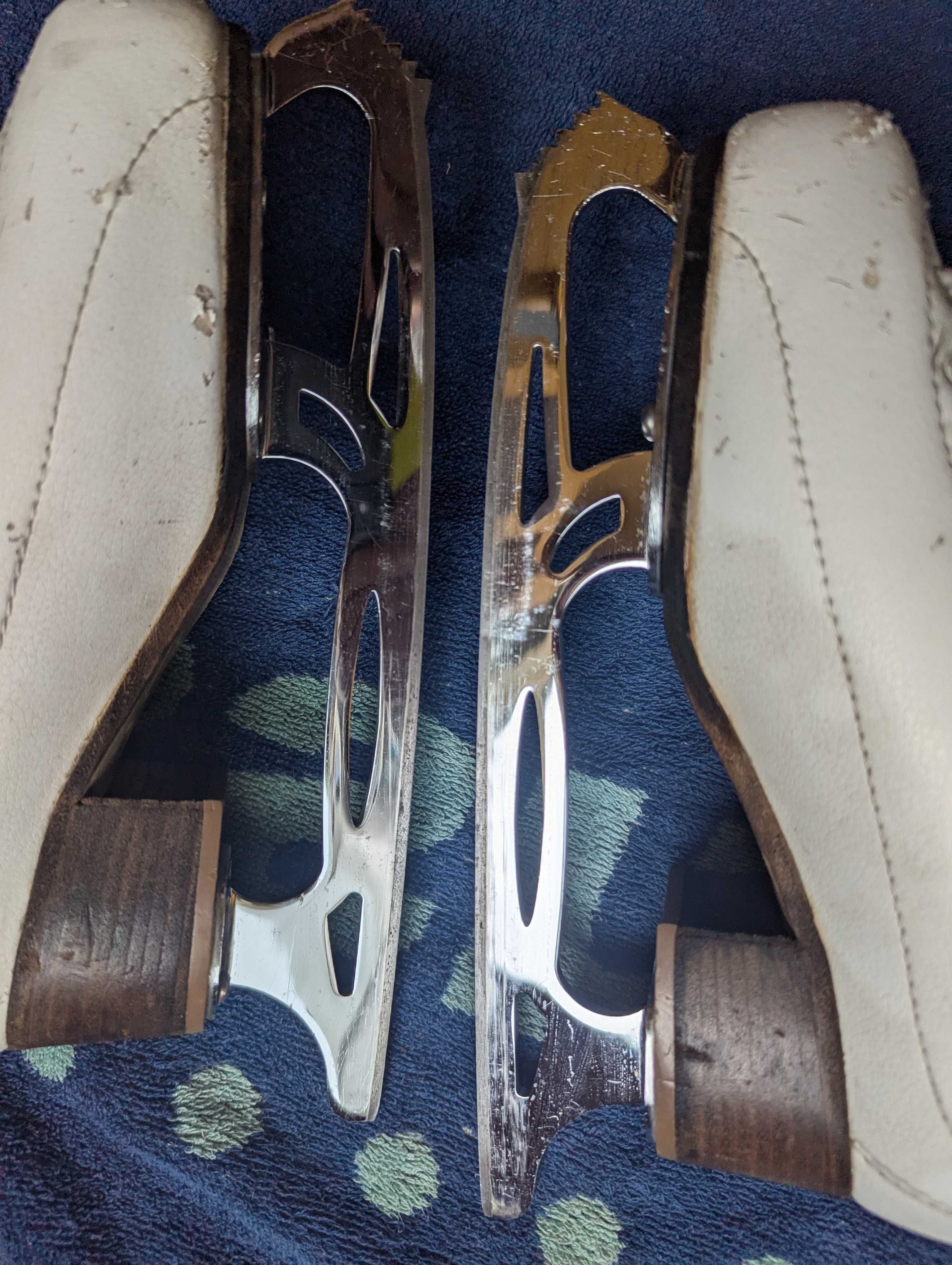Професионални кънки за фигурно пързаляне Risport Royal Pro, размер 225