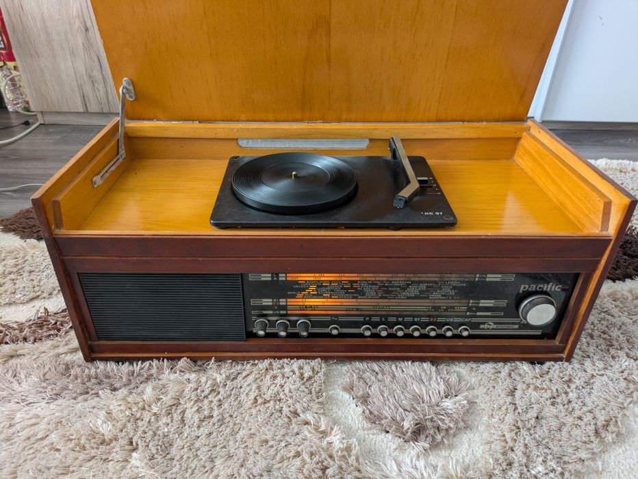 Vând radioreceptor pacific