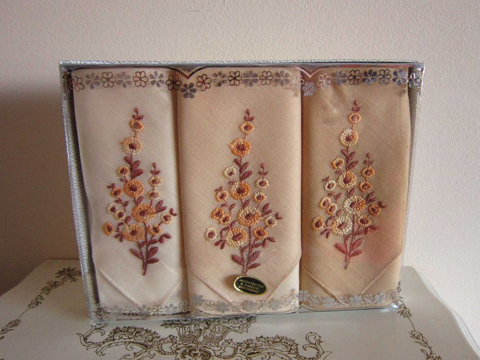cadou rar Set vintage batiste bumbac brodate handmade Germany 1980