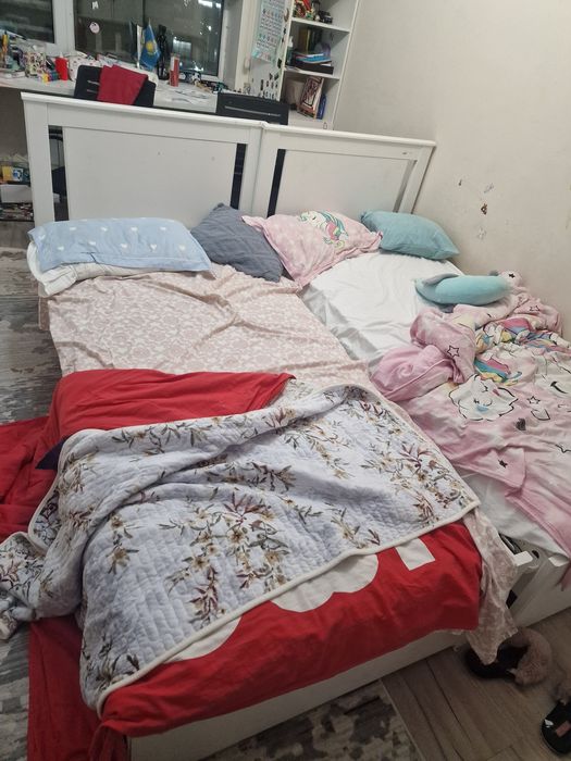 Односпальняя кровать и шкаф (в детскую)