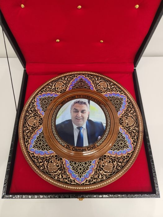 Подарки: rasm tushirilgan yog'och lagan 40 sm