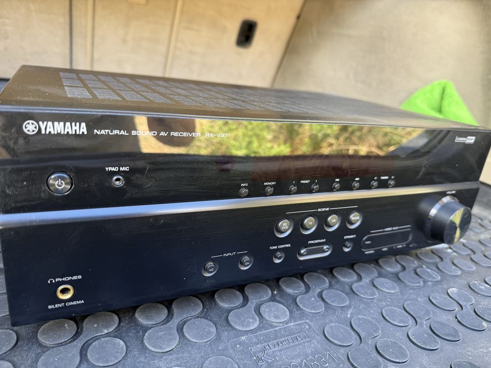 Yamaha model RX-V371