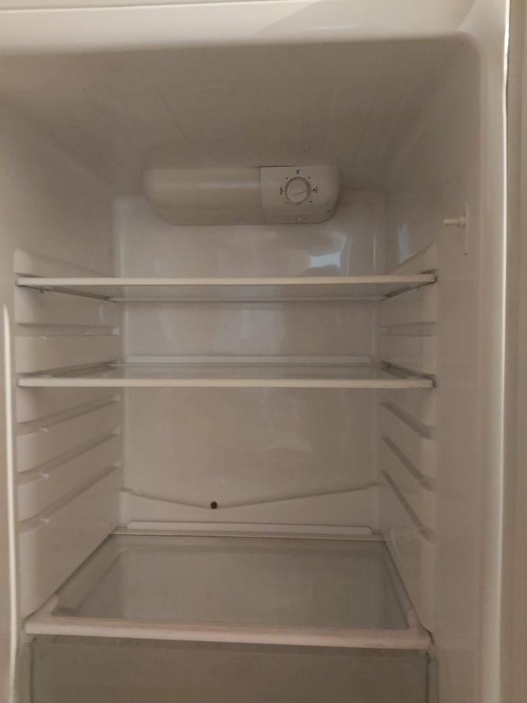 Продам нерабочий холодильник Samsung 12.000