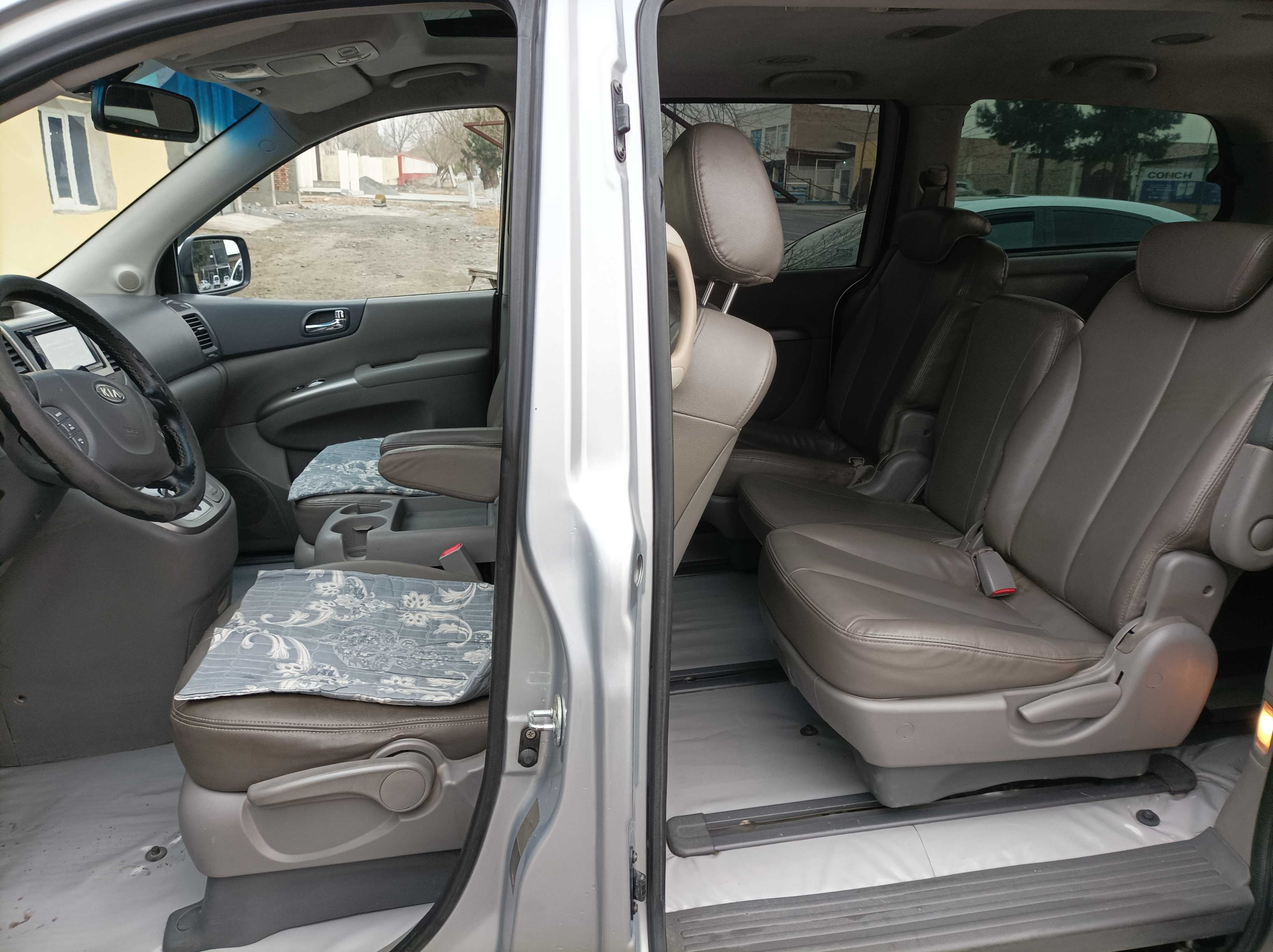Kia carnival Kia carnival