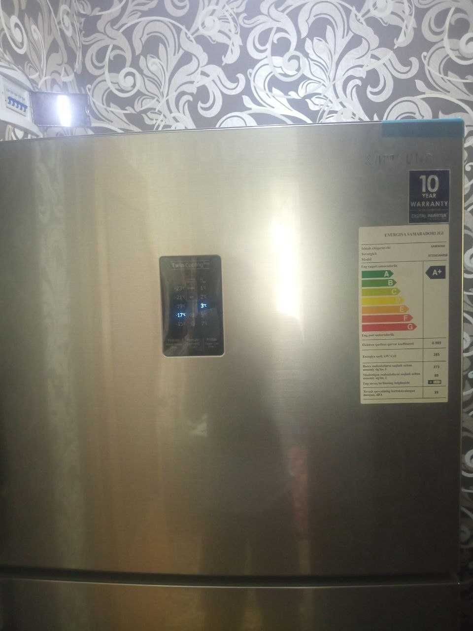 Новый холодильник SAMSUNG
