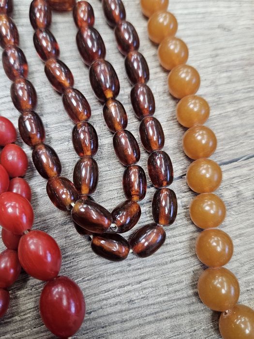 Кехлибарени стари  гердани.