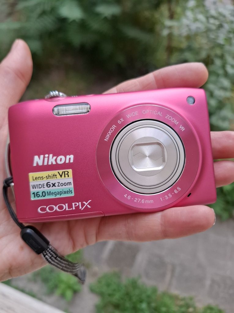 Компактен дигитален фотоапарат  NIKON COOLPIX S3300