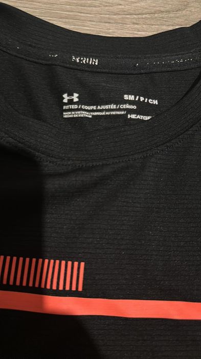 Vând bluza Under armour originala