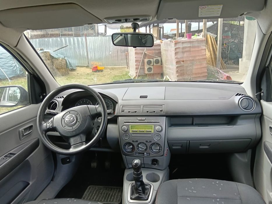 Vând Mazda 2 2005