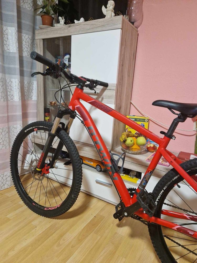 Vând bicicletă .