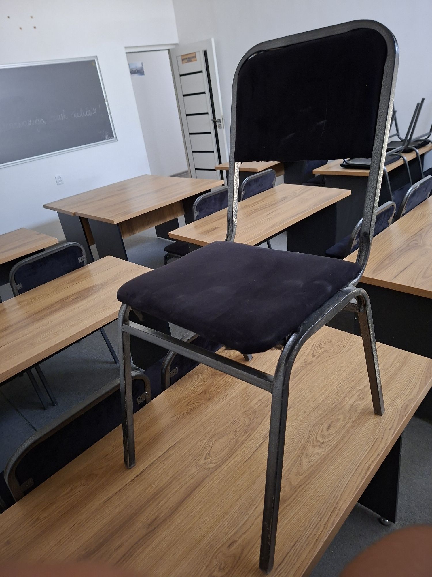 O'quv stol stullari 45 juft holati deyarli yangi