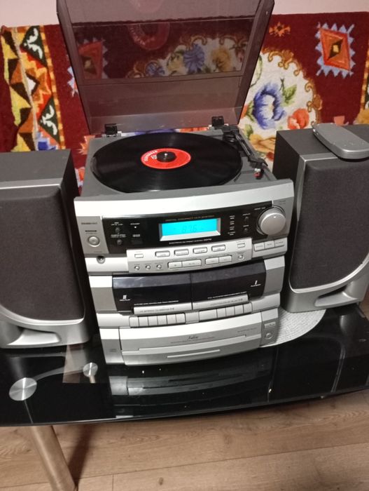 Vând combina vinil 3 Cd caseta