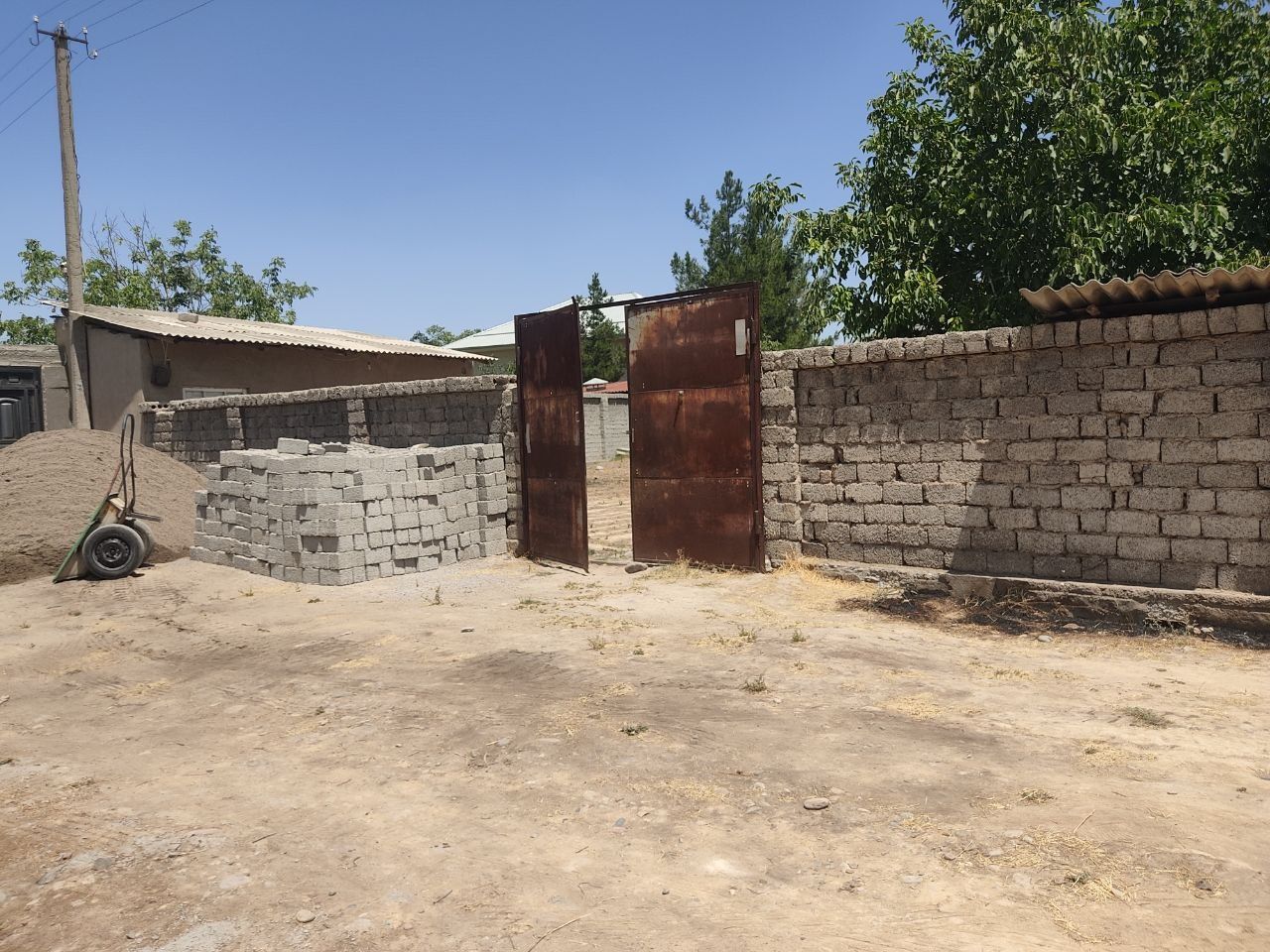 Yer sotiladi! Dacha yoki uy qurib yashash uchun juda qulay