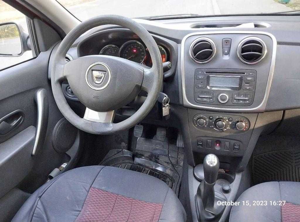 Inchiriez Dacia Logan 2015 cu gpl pentru uber si bolt