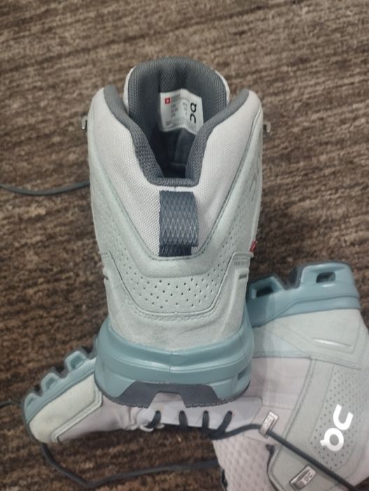 Ghete hiking On Cloudridge