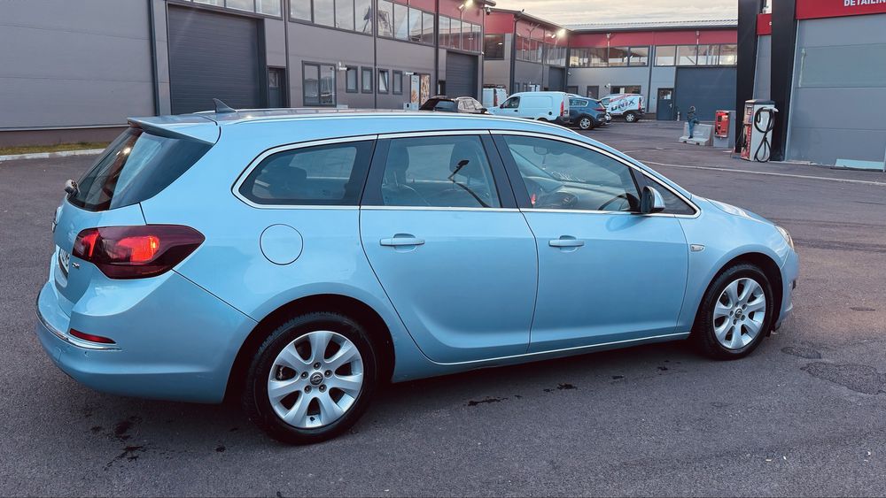 Opel Astra Sports Tourer 2.0 CDTI 2015 full options stare excelenta