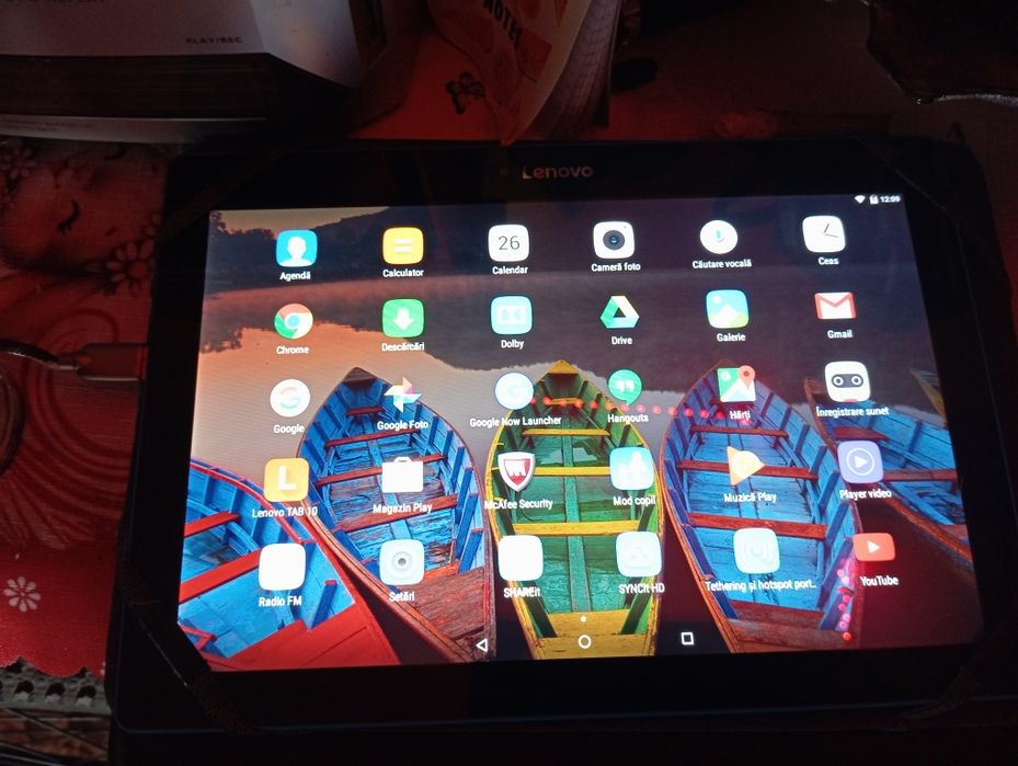 Vând tableta Lenovo tab 10