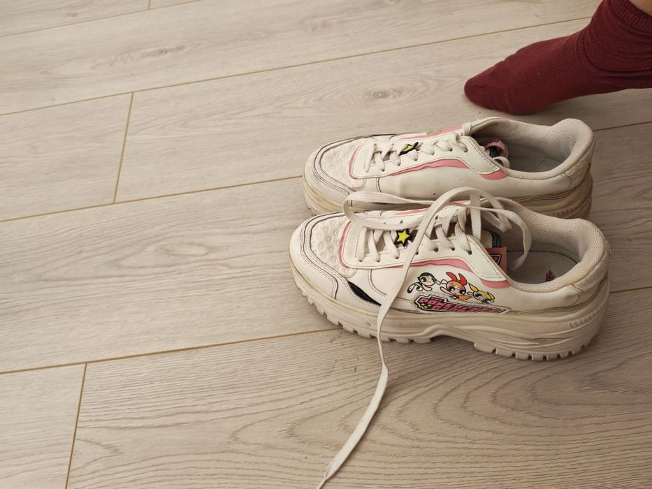 Кроссовки от бершка 37- 38 размер