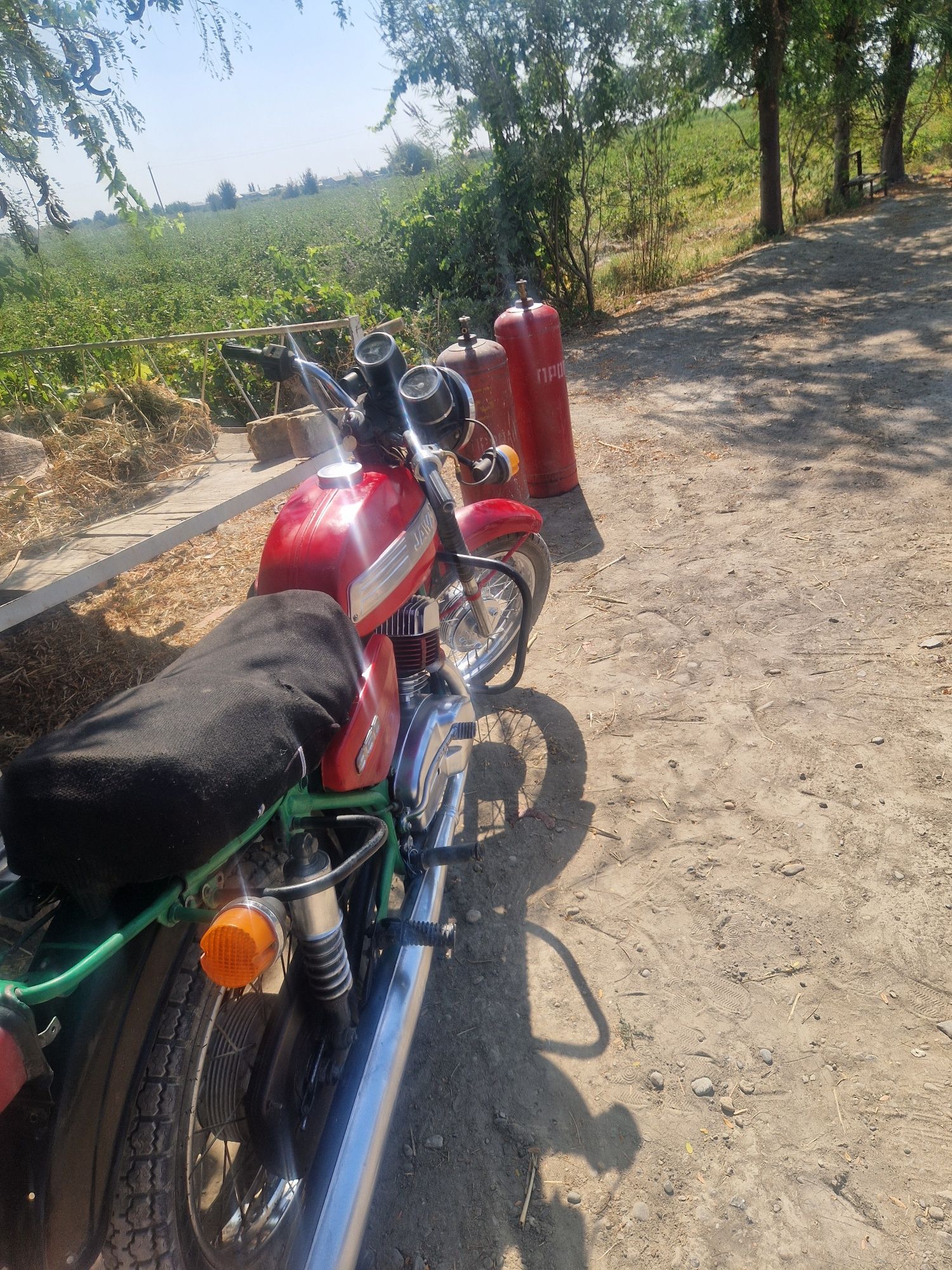 Jawa 350 12v       srochno sotiladi