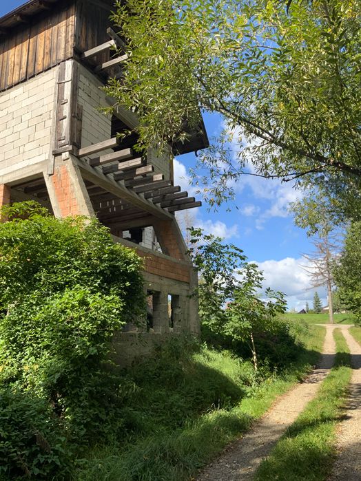 Pensiune la "rosu" in comuna Agapia, sat Varatec, judetul Neamt